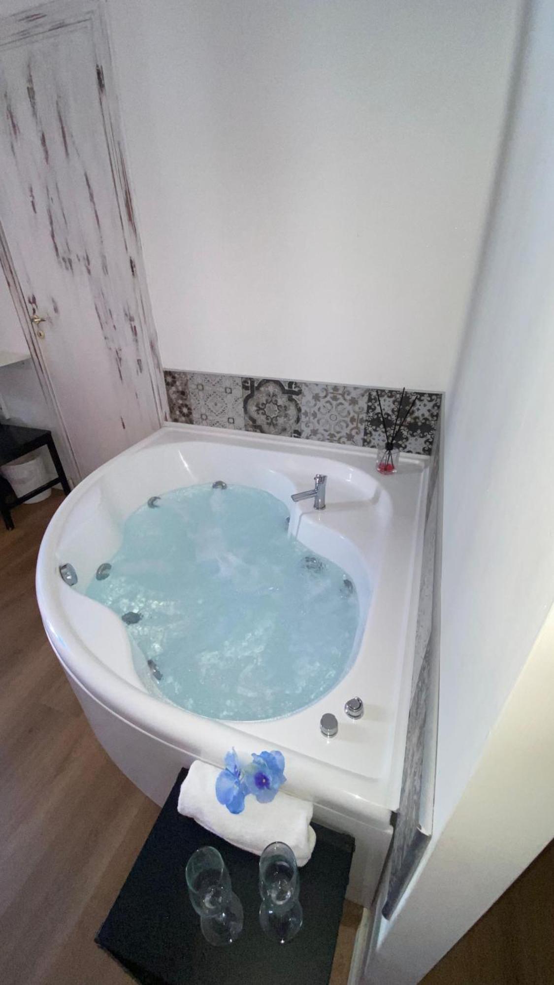 Suitesicily Rooms Palermo อัลตาวิลลา มิลิเชีย ภายนอก รูปภาพ